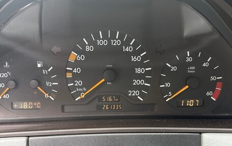 Mercedes-Benz E-Класс, 1997 год, 795 000 рублей, 6 фотография