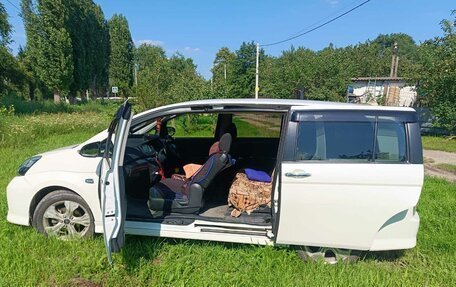 Toyota ISis I, 2014 год, 1 350 000 рублей, 4 фотография