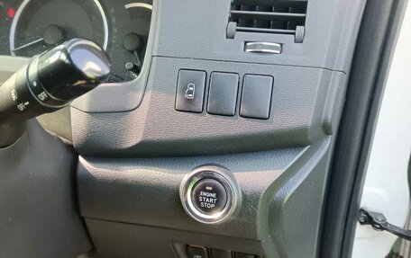 Toyota ISis I, 2014 год, 1 350 000 рублей, 3 фотография
