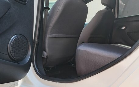Renault Logan II, 2017 год, 699 000 рублей, 4 фотография