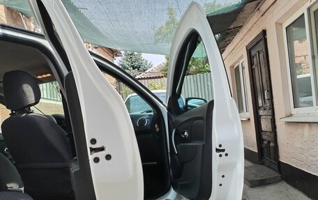 Renault Logan II, 2017 год, 699 000 рублей, 8 фотография