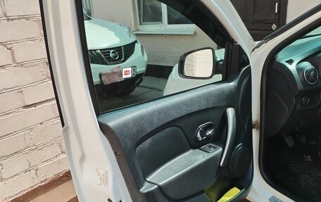 Renault Logan II, 2017 год, 699 000 рублей, 16 фотография