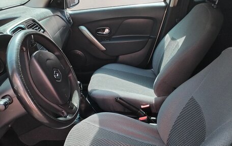 Renault Logan II, 2017 год, 699 000 рублей, 14 фотография