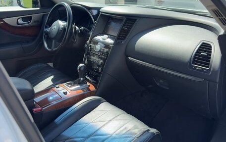 Infiniti QX70, 2013 год, 2 100 000 рублей, 11 фотография