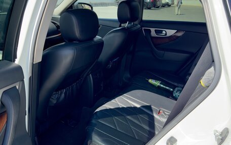 Infiniti QX70, 2013 год, 2 100 000 рублей, 12 фотография