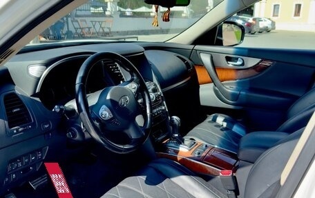 Infiniti QX70, 2013 год, 2 100 000 рублей, 10 фотография