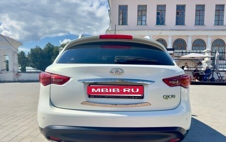 Infiniti QX70, 2013 год, 2 100 000 рублей, 6 фотография
