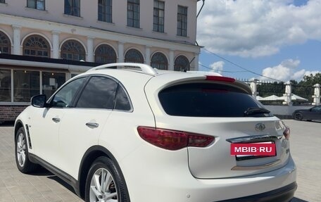 Infiniti QX70, 2013 год, 2 100 000 рублей, 7 фотография