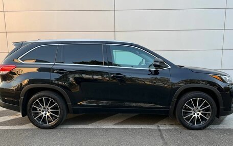 Toyota Highlander III, 2018 год, 2 899 000 рублей, 5 фотография