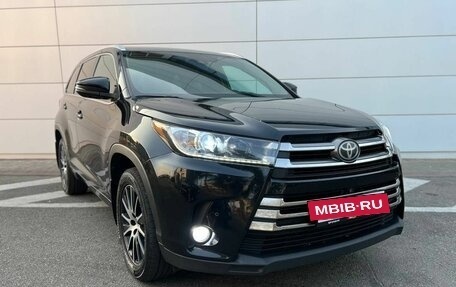 Toyota Highlander III, 2018 год, 2 899 000 рублей, 3 фотография