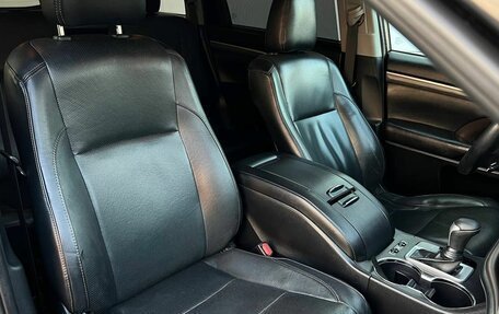 Toyota Highlander III, 2018 год, 2 899 000 рублей, 17 фотография