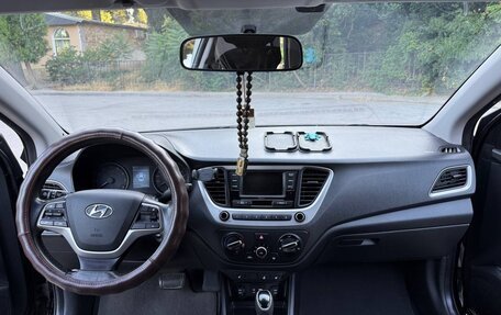 Hyundai Solaris II рестайлинг, 2018 год, 1 000 000 рублей, 9 фотография