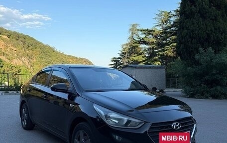 Hyundai Solaris II рестайлинг, 2018 год, 1 000 000 рублей, 5 фотография