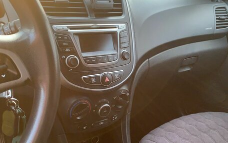 Hyundai Solaris II рестайлинг, 2015 год, 799 000 рублей, 11 фотография
