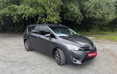 Toyota Verso I, 2014 год, 1 750 000 рублей, 2 фотография