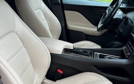Jaguar F-Pace, 2017 год, 2 680 000 рублей, 18 фотография