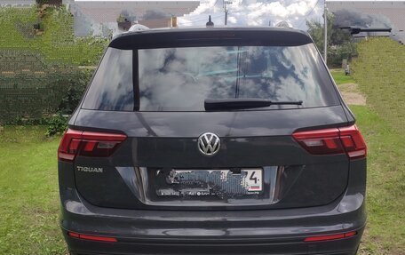 Volkswagen Tiguan II, 2018 год, 2 400 000 рублей, 3 фотография