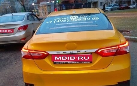 Toyota Camry, 2019 год, 1 500 000 рублей, 2 фотография
