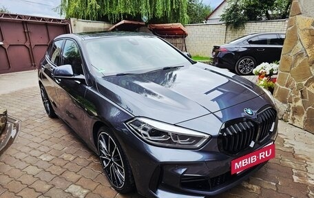 BMW 1 серия, 2021 год, 2 530 000 рублей, 3 фотография