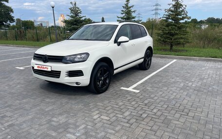 Volkswagen Touareg III, 2011 год, 1 580 000 рублей, 2 фотография