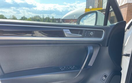 Volkswagen Touareg III, 2011 год, 1 580 000 рублей, 9 фотография