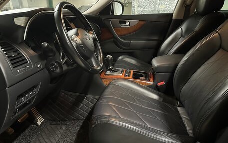 Infiniti QX70, 2015 год, 2 950 000 рублей, 8 фотография