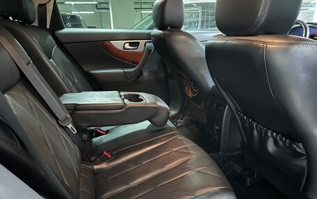 Infiniti QX70, 2015 год, 2 950 000 рублей, 11 фотография