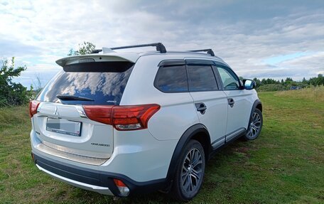 Mitsubishi Outlander III рестайлинг 3, 2017 год, 1 700 000 рублей, 2 фотография
