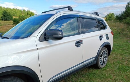 Mitsubishi Outlander III рестайлинг 3, 2017 год, 1 700 000 рублей, 8 фотография