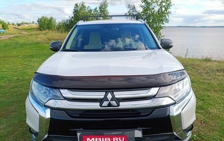 Mitsubishi Outlander III рестайлинг 3, 2017 год, 1 700 000 рублей, 4 фотография