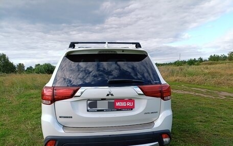 Mitsubishi Outlander III рестайлинг 3, 2017 год, 1 700 000 рублей, 6 фотография