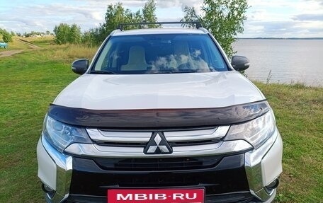 Mitsubishi Outlander III рестайлинг 3, 2017 год, 1 700 000 рублей, 11 фотография