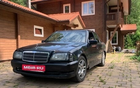 Mercedes-Benz C-Класс, 1998 год, 260 000 рублей, 3 фотография