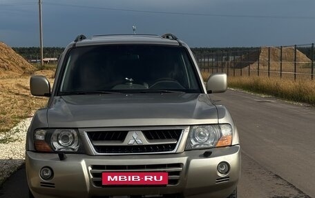 Mitsubishi Pajero III рестайлинг, 2004 год, 980 000 рублей, 3 фотография