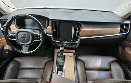Volvo S90 II рестайлинг, 2018 год, 2 700 000 рублей, 11 фотография