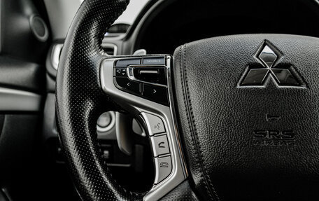 Mitsubishi Pajero Sport III рестайлинг, 2018 год, 2 800 000 рублей, 15 фотография