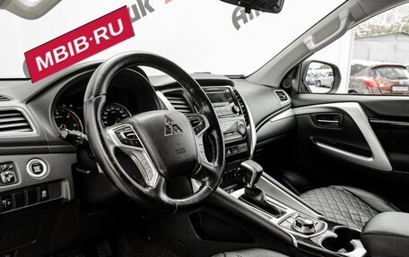 Mitsubishi Pajero Sport III рестайлинг, 2018 год, 2 800 000 рублей, 11 фотография