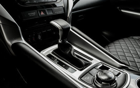 Mitsubishi Pajero Sport III рестайлинг, 2018 год, 2 800 000 рублей, 24 фотография