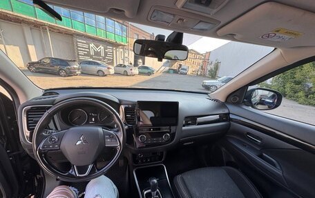 Mitsubishi Outlander III рестайлинг 3, 2019 год, 2 100 000 рублей, 17 фотография