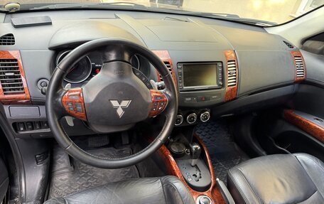 Mitsubishi Outlander III рестайлинг 3, 2011 год, 1 400 000 рублей, 6 фотография