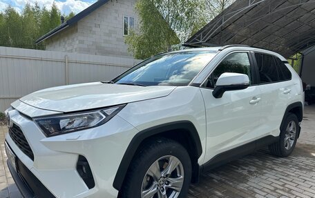 Toyota RAV4, 2022 год, 3 300 000 рублей, 2 фотография