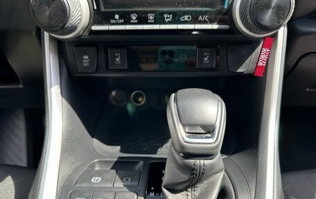 Toyota RAV4, 2022 год, 3 300 000 рублей, 10 фотография