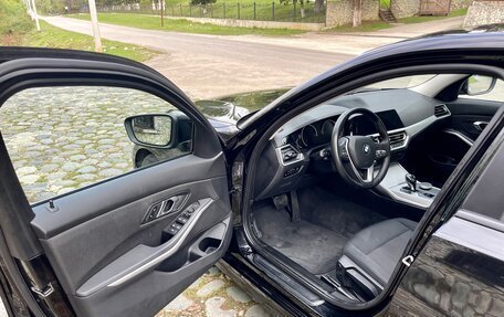 BMW 3 серия, 2019 год, 2 700 000 рублей, 13 фотография