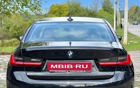 BMW 3 серия, 2019 год, 2 700 000 рублей, 15 фотография