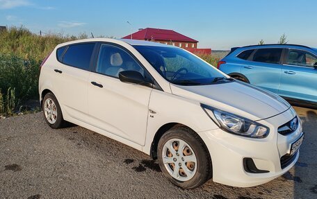 Hyundai Solaris II рестайлинг, 2013 год, 850 000 рублей, 3 фотография