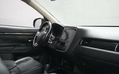 Mitsubishi Outlander III рестайлинг 3, 2017 год, 2 200 000 рублей, 12 фотография