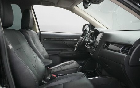 Mitsubishi Outlander III рестайлинг 3, 2017 год, 2 200 000 рублей, 11 фотография