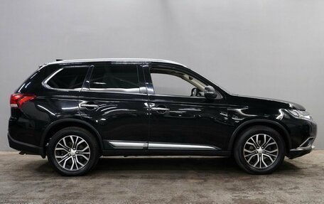 Mitsubishi Outlander III рестайлинг 3, 2017 год, 2 200 000 рублей, 8 фотография