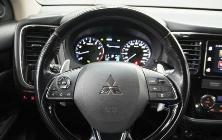 Mitsubishi Outlander III рестайлинг 3, 2017 год, 2 200 000 рублей, 10 фотография