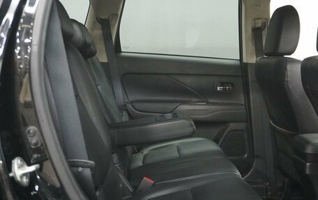 Mitsubishi Outlander III рестайлинг 3, 2017 год, 2 200 000 рублей, 13 фотография